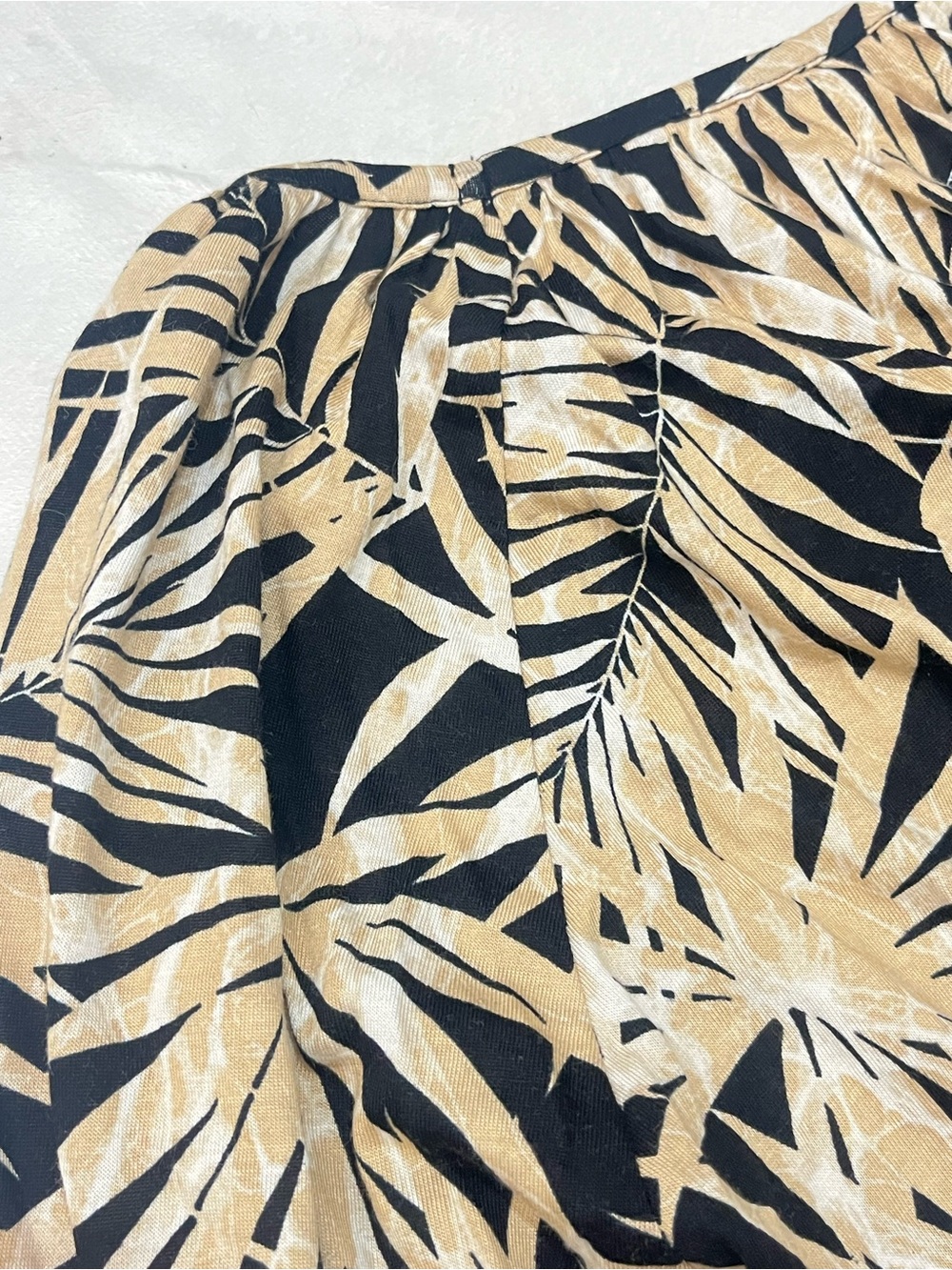 Michael Kors Women's Black and Tan Fall Palm-Leaf Print Bell-Sleeve Top Large - Picture 16 of 16